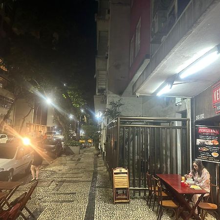 Copacabana / Lema, a uma quadra da praia Rio de Janeiro Exterior foto