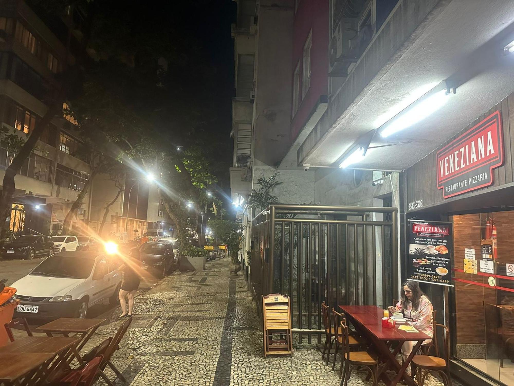Copacabana / Lema, a uma quadra da praia Rio de Janeiro Exterior foto